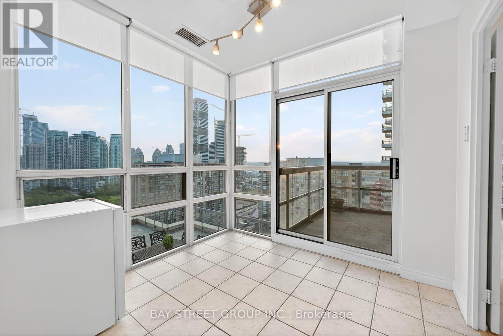 2907 - 156 Enfield Place, Mississauga, Ontario  L5B 4L8 - Photo 14 - W12351626