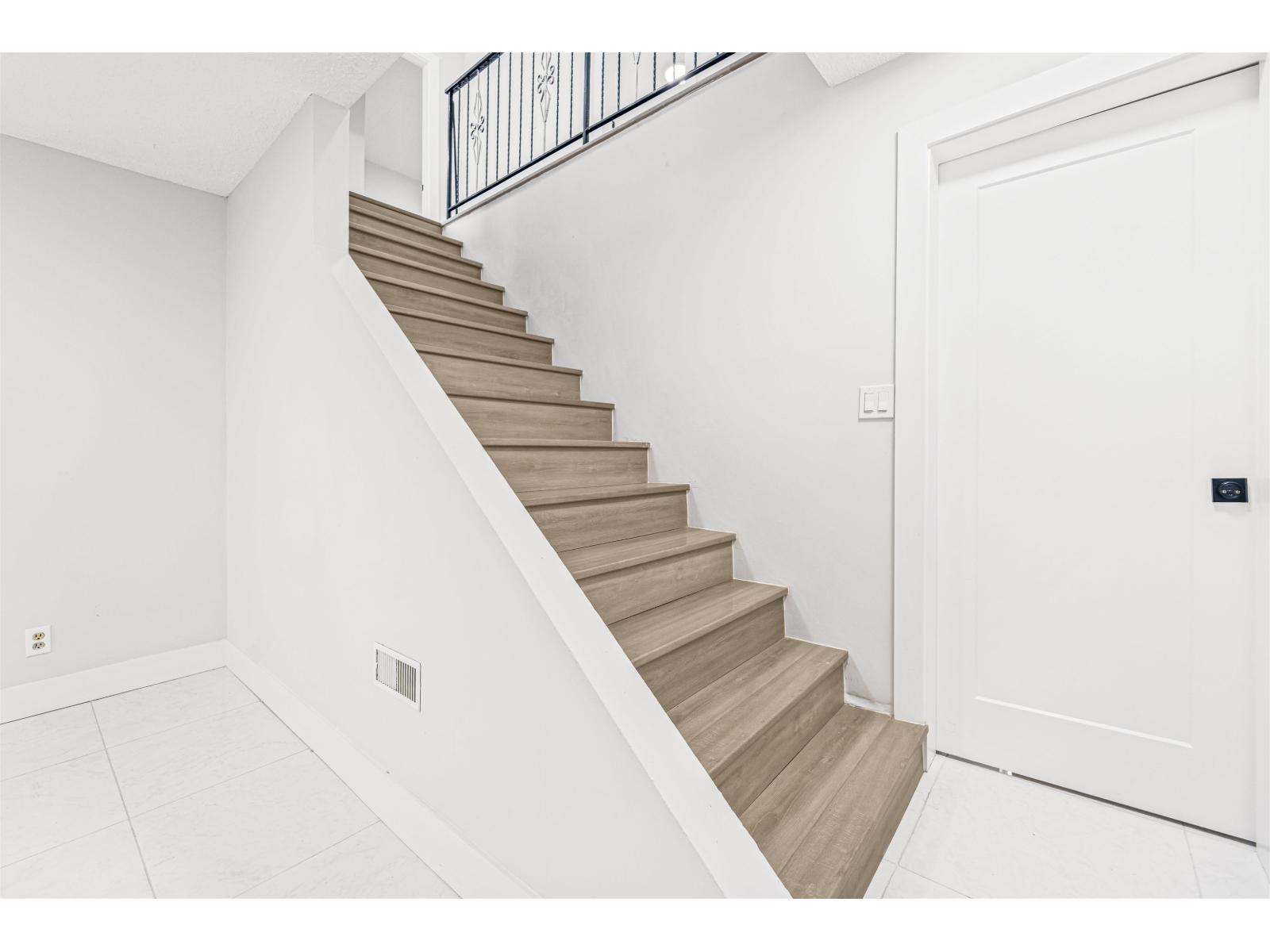 Property at 2071 EMERSON STREET image 4