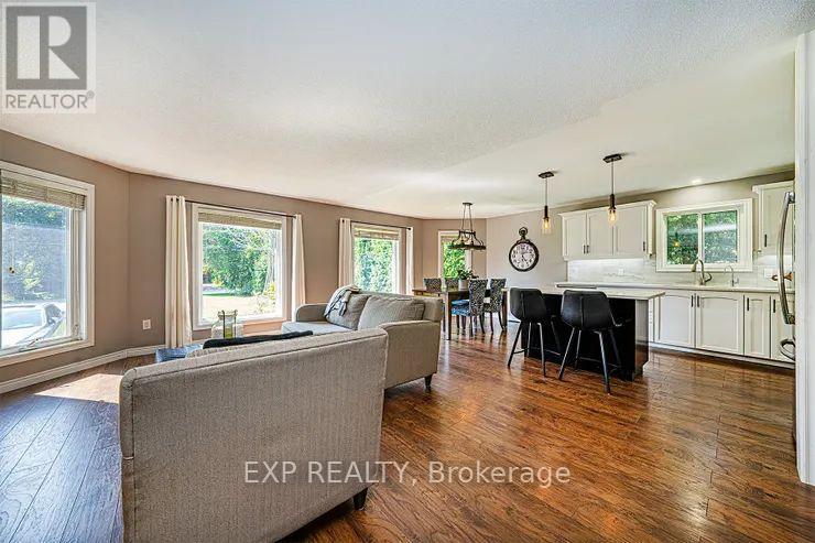 58 Sandra Drive, Georgina, Ontario  L0E 1R0 - Photo 7 - N12351671