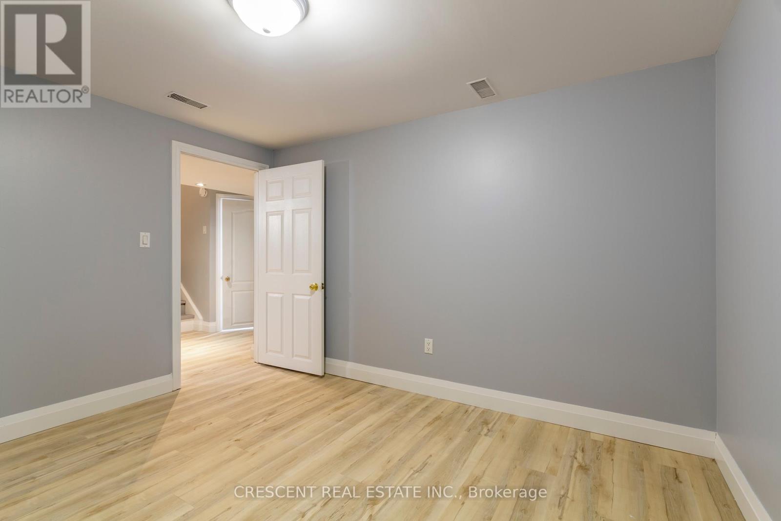 Lower - 3926 Midhurst Lane, Mississauga, Ontario L4Z 1C7 - Photo 9 - W12351690