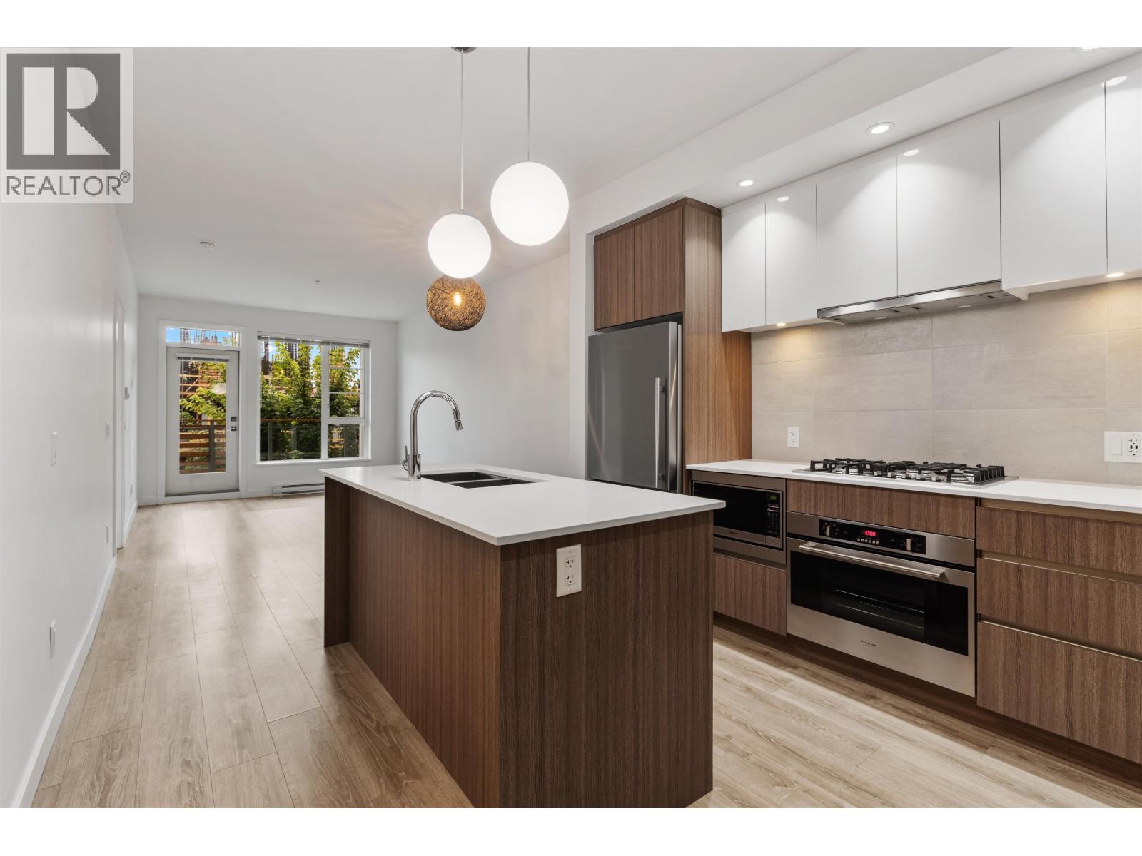 308 516 Foster Avenue, Coquitlam, British Columbia V3J 0H8 - Photo 1 - R3038360