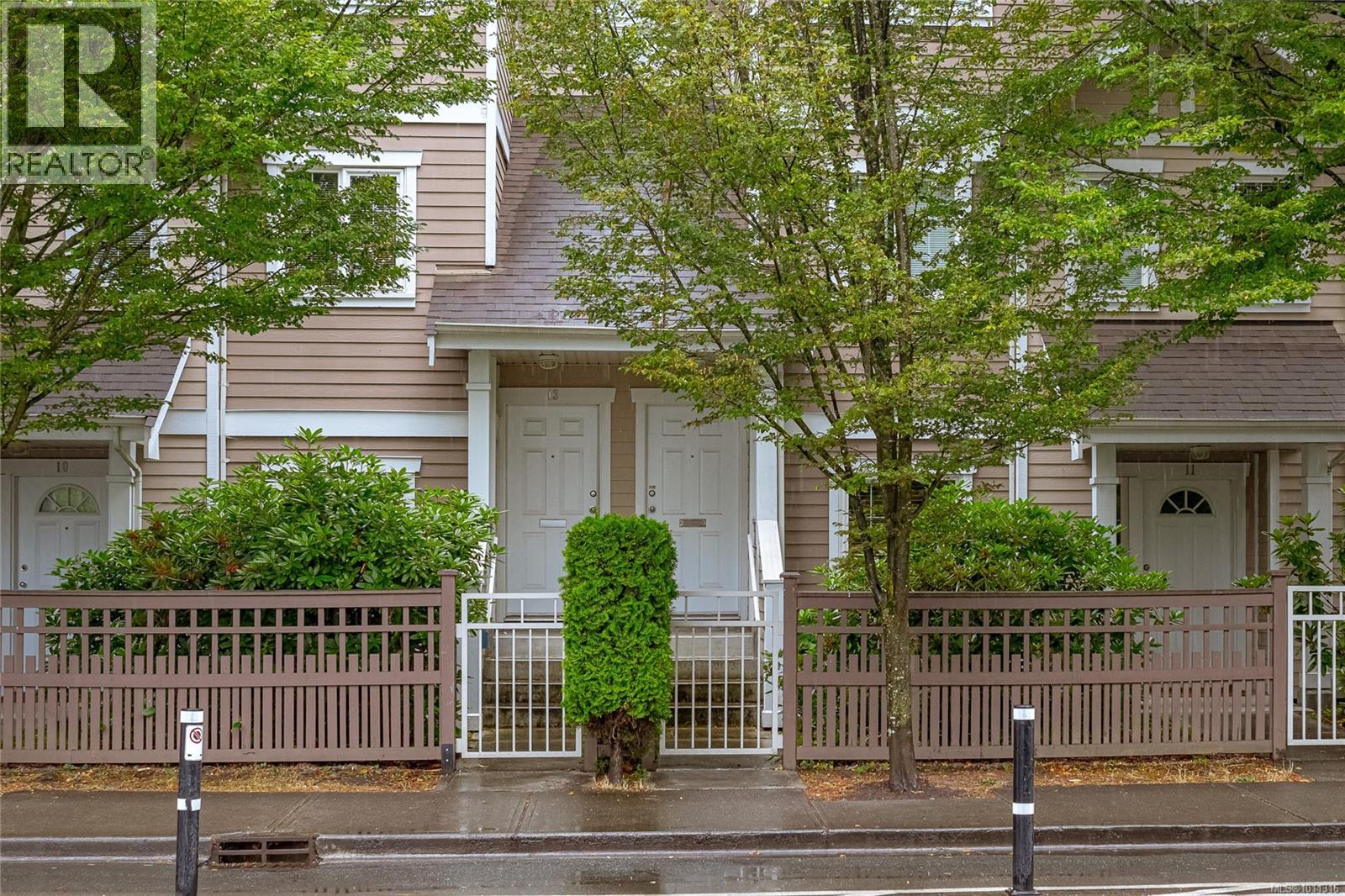 Property at 13 1043 Caledonia Ave image 1