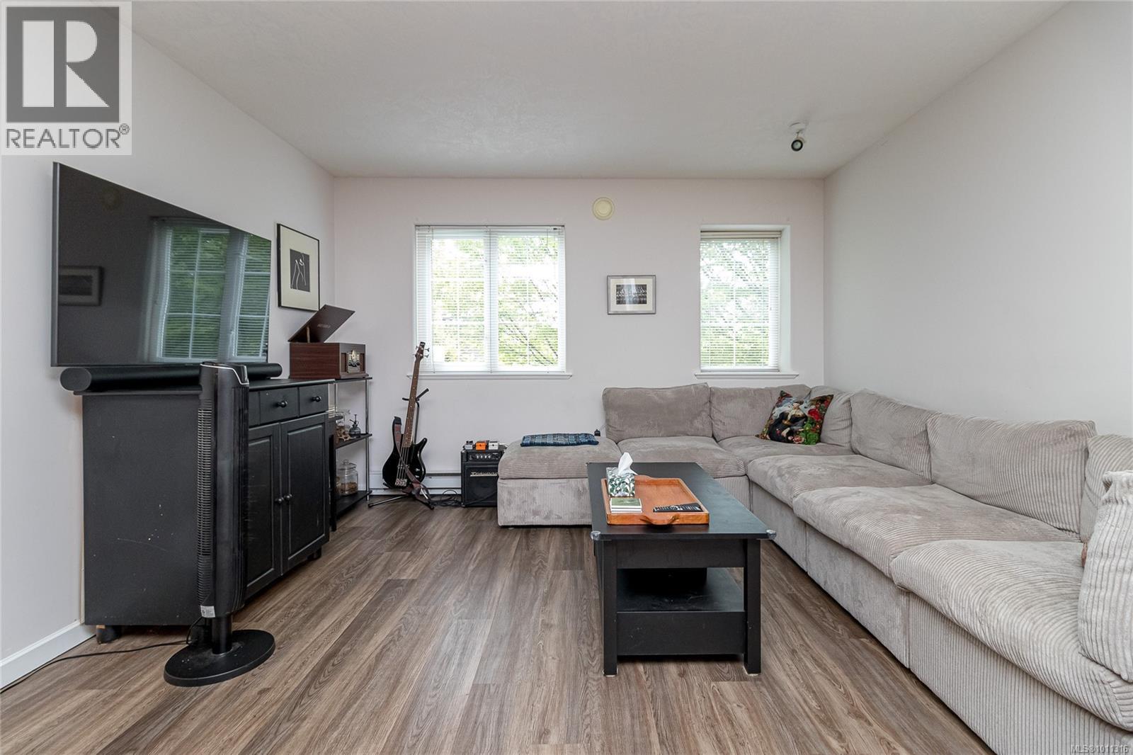 Property at 13 1043 Caledonia Ave image 3