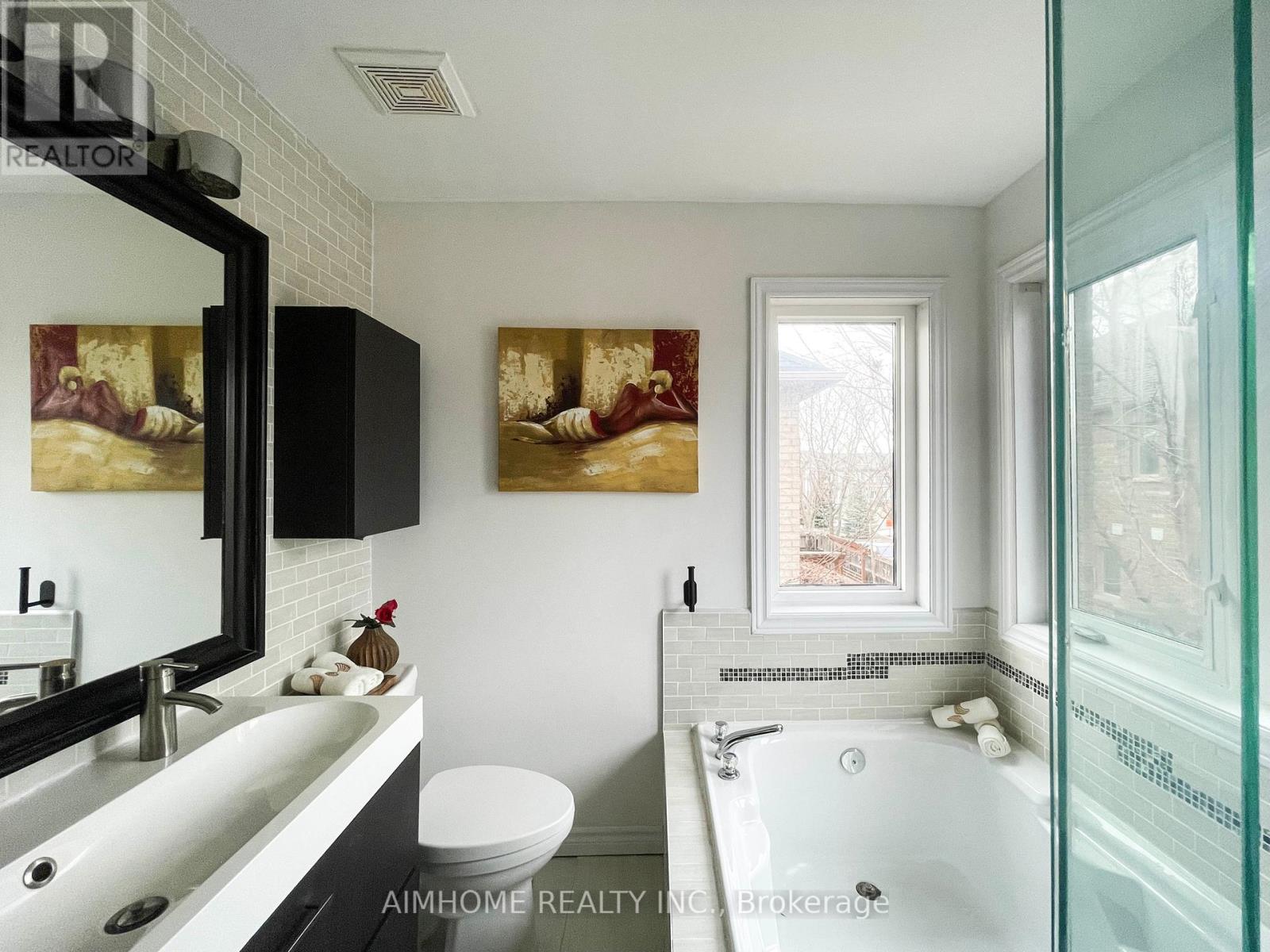 101 Grand Oak Drive, Richmond Hill, Ontario  L4E 4A6 - Photo 13 - N12351699