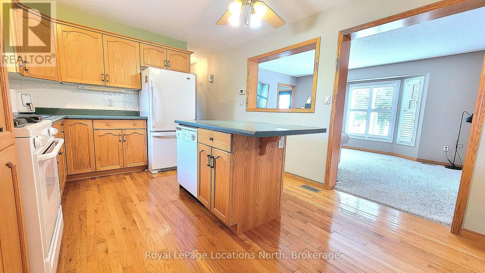 34 Topaz Street, Wasaga Beach, Ontario  L9Z 1X7 - Photo 8 - S12250880