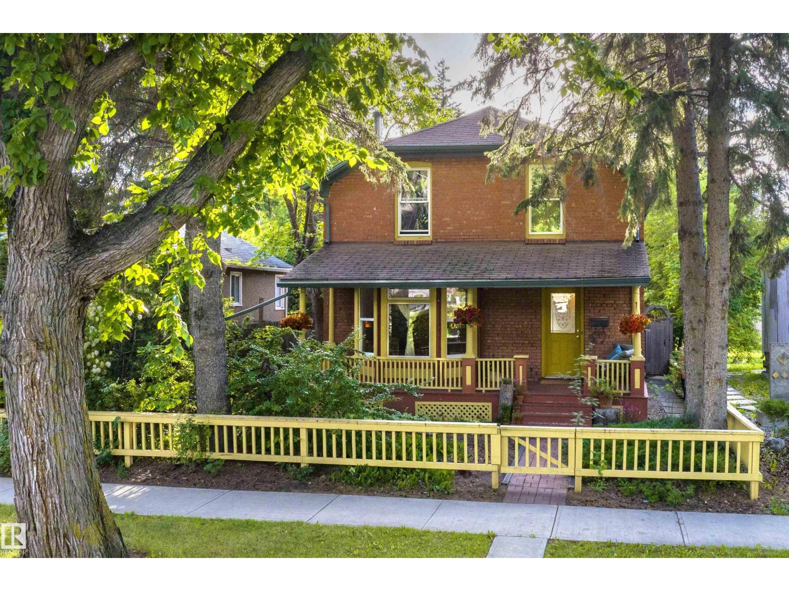 7024 105A ST NW, Edmonton, Alberta