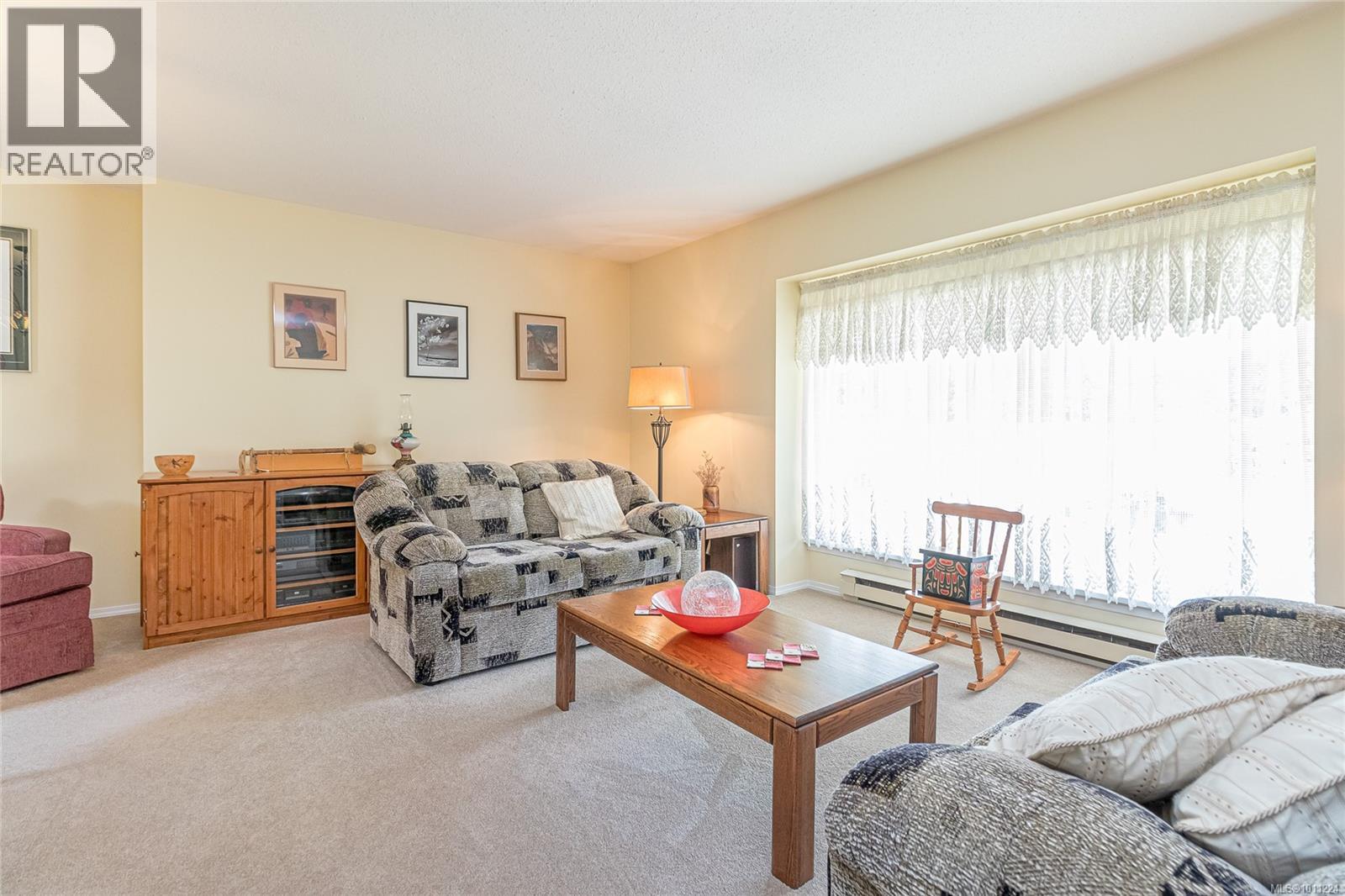 Property at 3220 Moorfield Rd image 4
