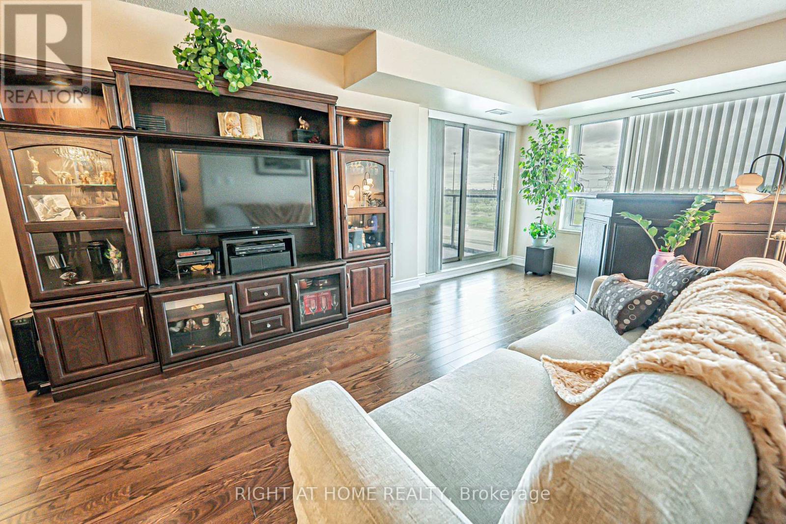 809 - 273 South Park Road, Markham (Commerce Valley), Ontario  L3T 0B5 - Photo 10 - N12351725
