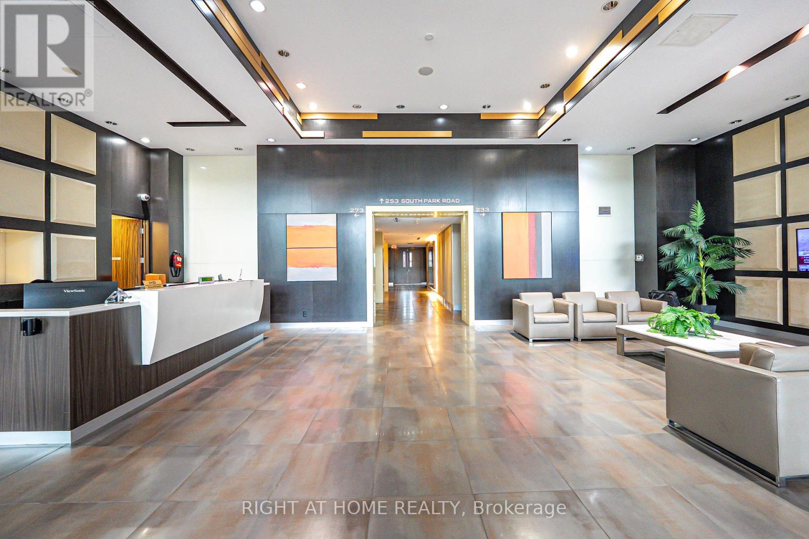 809 - 273 South Park Road, Markham (Commerce Valley), Ontario  L3T 0B5 - Photo 2 - N12351725