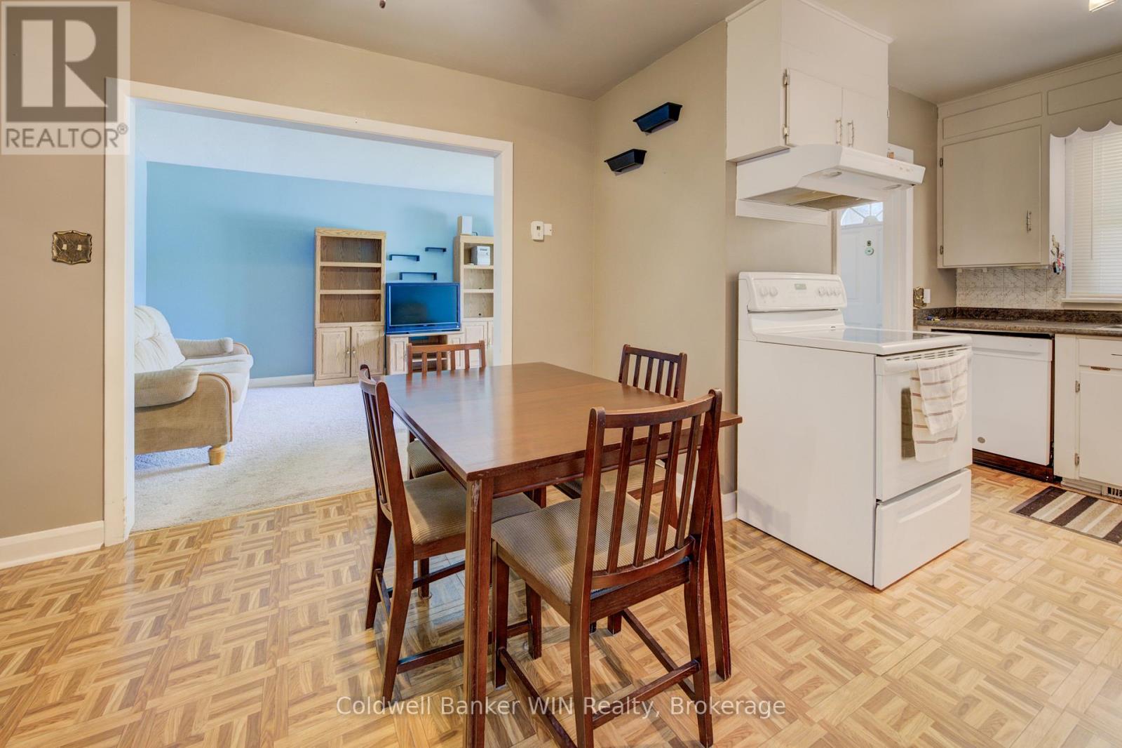 724 Waterloo Street, Wellington North, Ontario N0G 2L3 - Photo 11 - X12351760