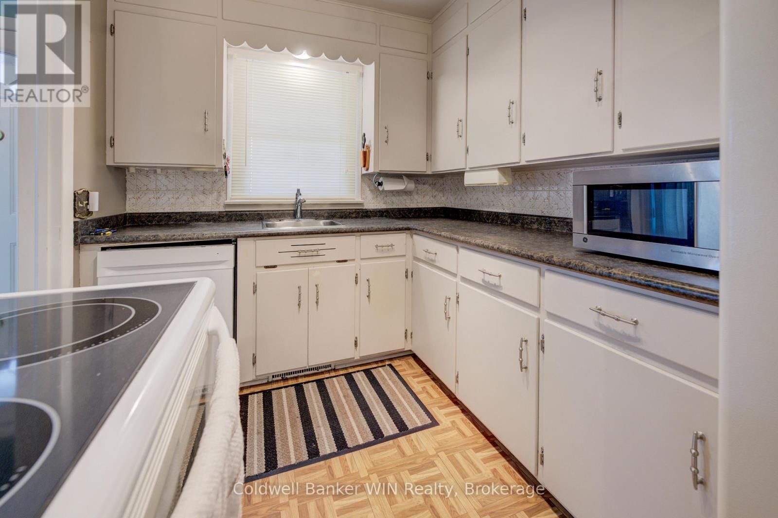 724 Waterloo Street, Wellington North, Ontario N0G 2L3 - Photo 13 - X12351760