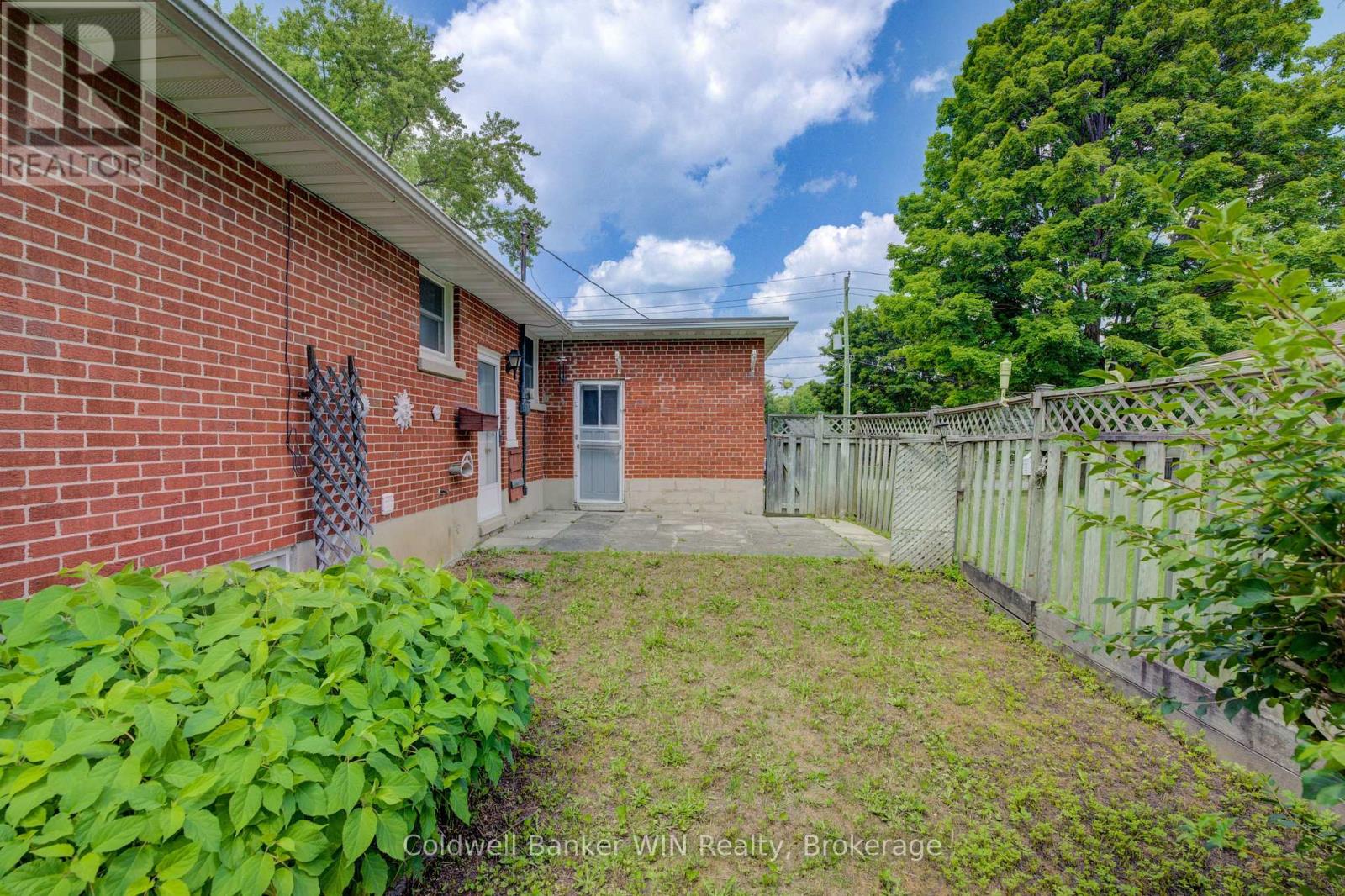 724 Waterloo Street, Wellington North, Ontario N0G 2L3 - Photo 21 - X12351760
