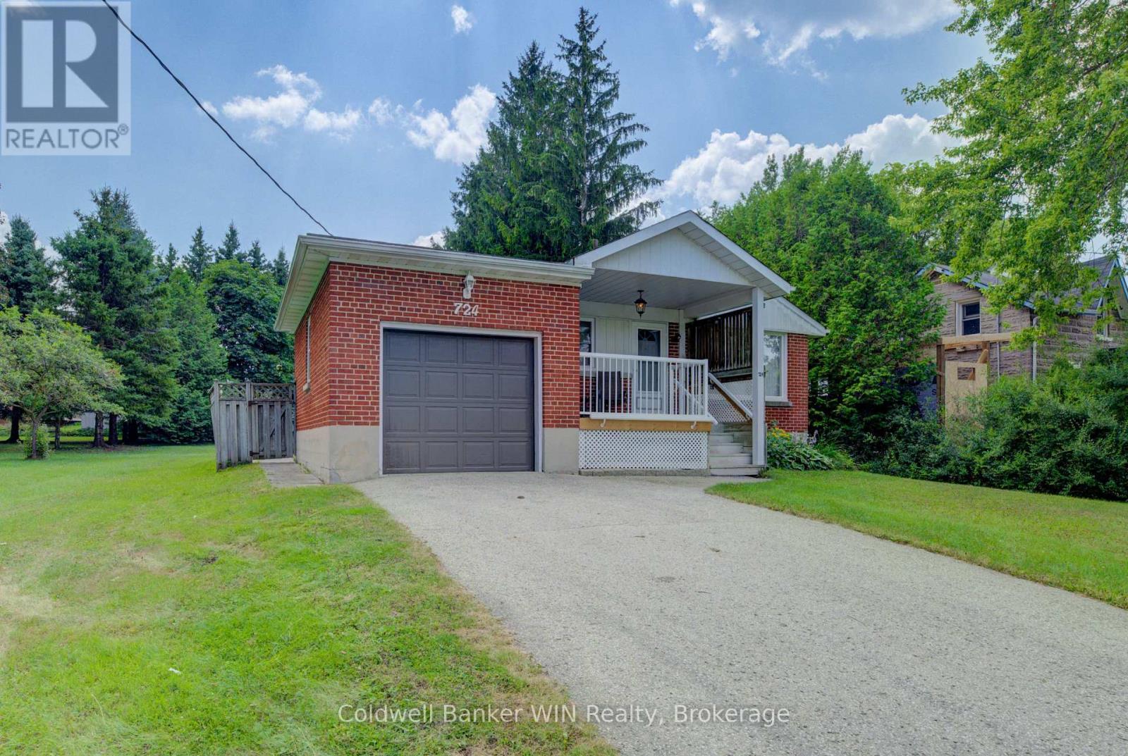 724 Waterloo Street, Wellington North, Ontario N0G 2L3 - Photo 3 - X12351760