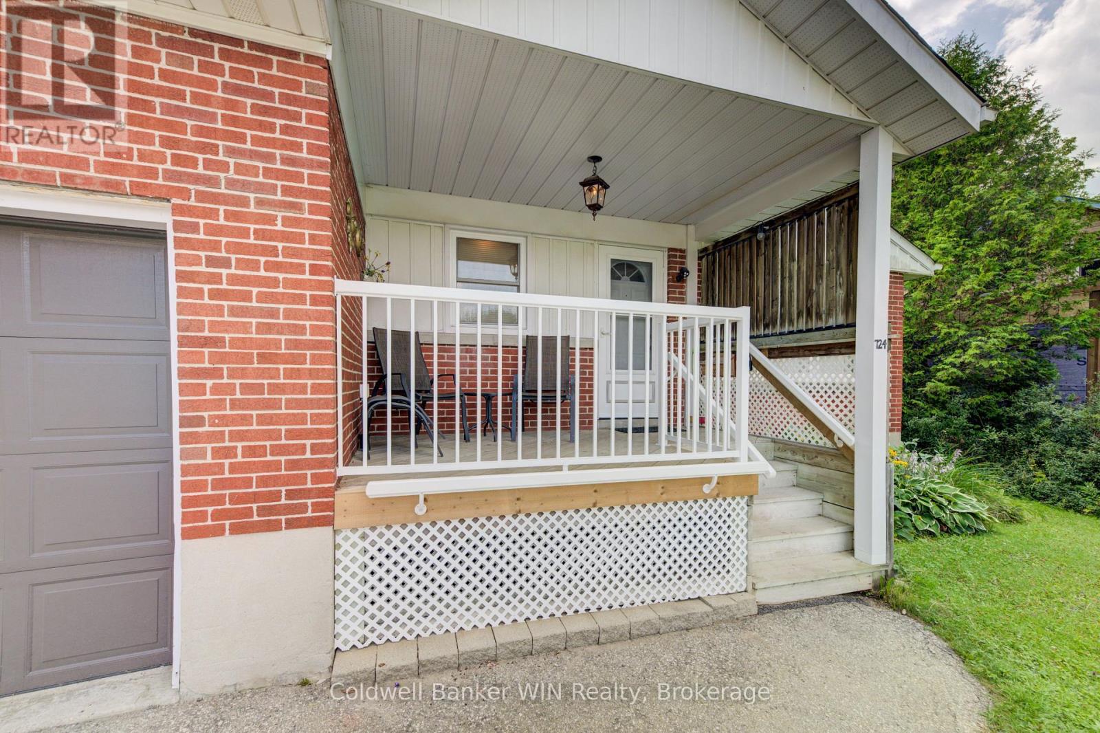 724 Waterloo Street, Wellington North, Ontario N0G 2L3 - Photo 4 - X12351760