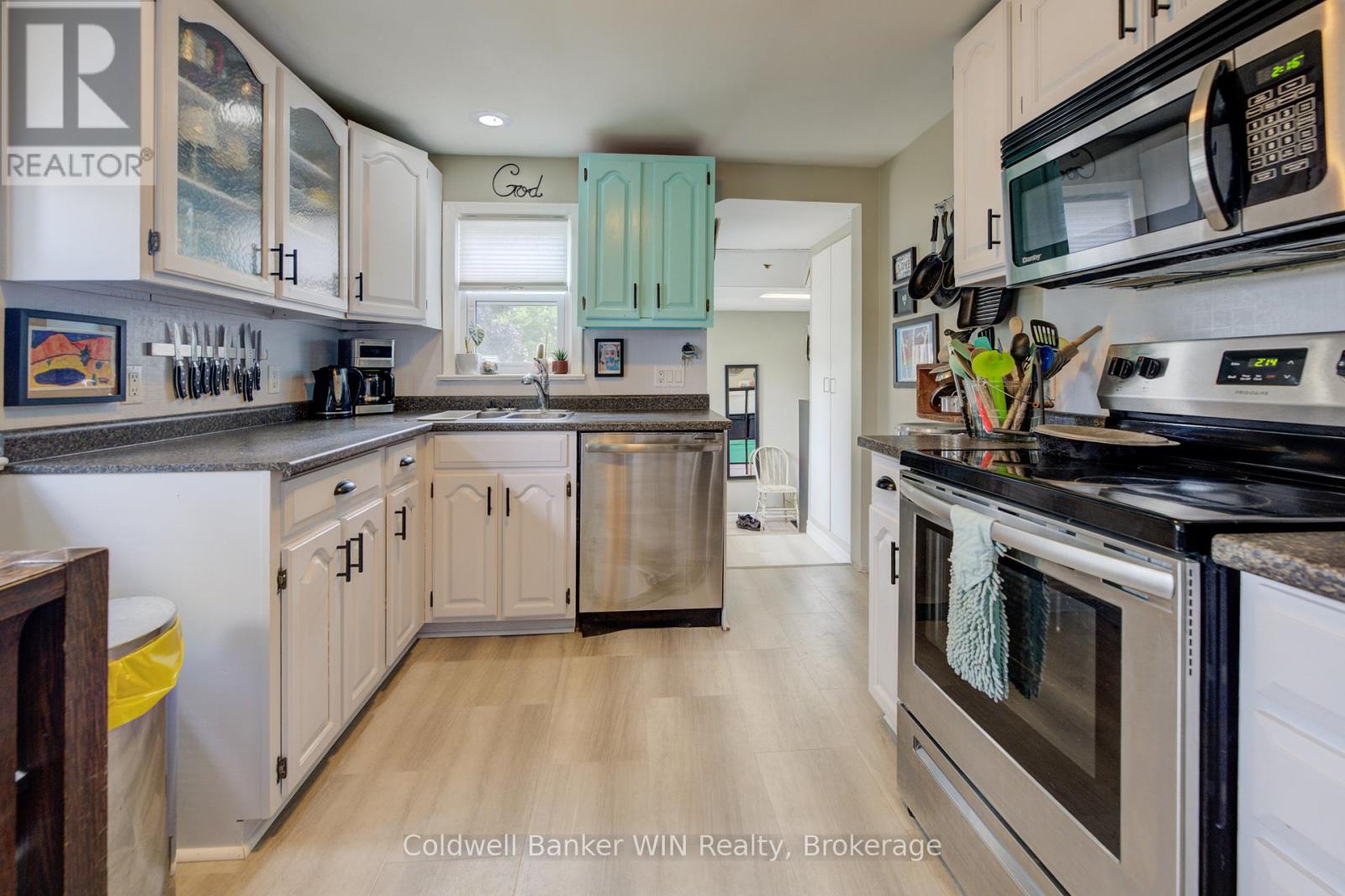 383 Wellington Street E, Wellington North, Ontario N0G 2L2 - Photo 11 - X12351763