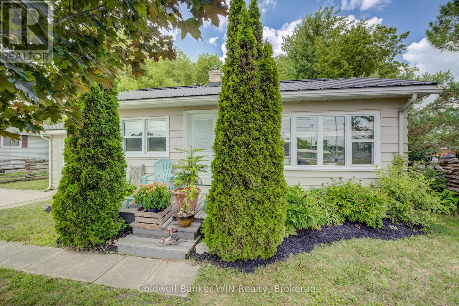 383 Wellington Street E, Wellington North, Ontario N0G 2L2 - Photo 3 - X12351763