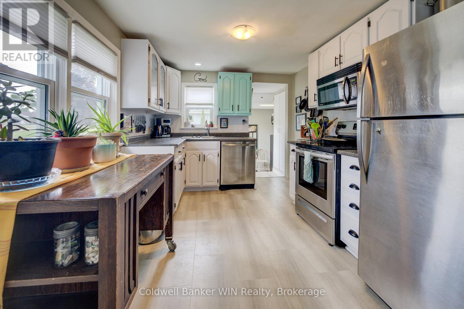 383 Wellington Street E, Wellington North, Ontario N0G 2L2 - Photo 9 - X12351763