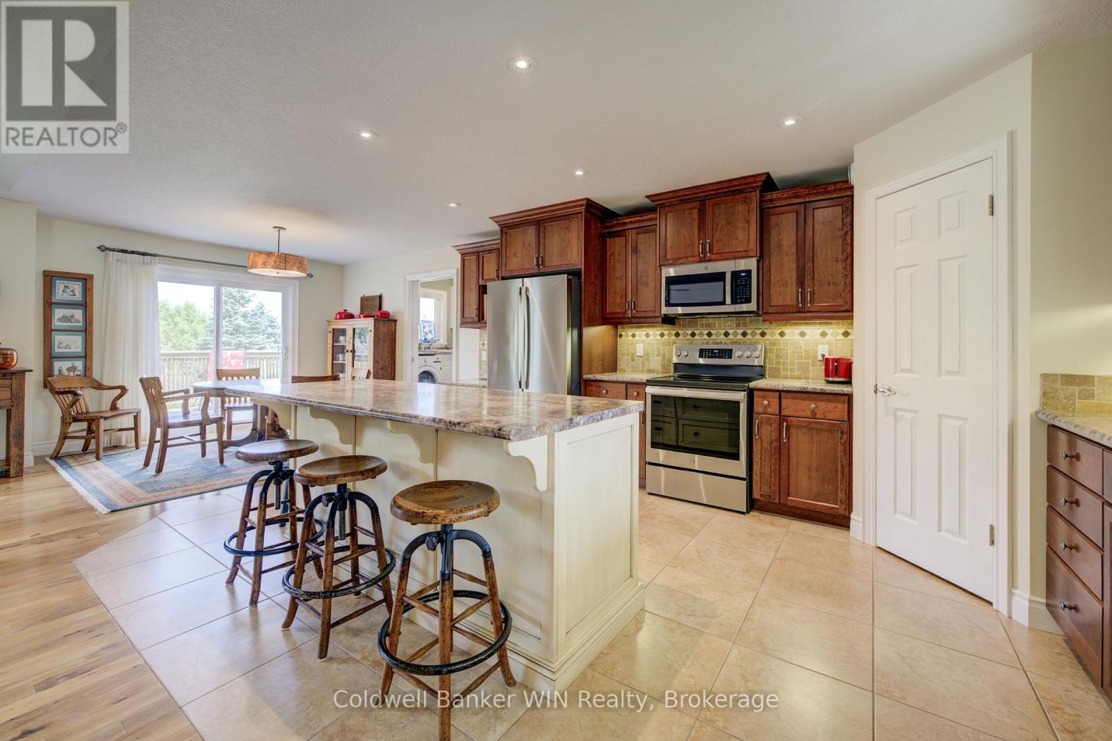 22 Regency Drive, Minto, Ontario  N0G 1M0 - Photo 10 - X12351764