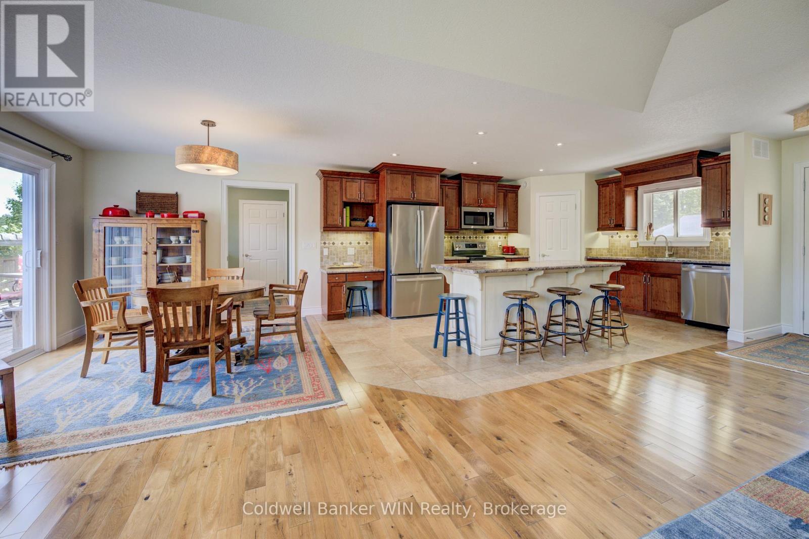 22 Regency Drive, Minto, Ontario  N0G 1M0 - Photo 15 - X12351764