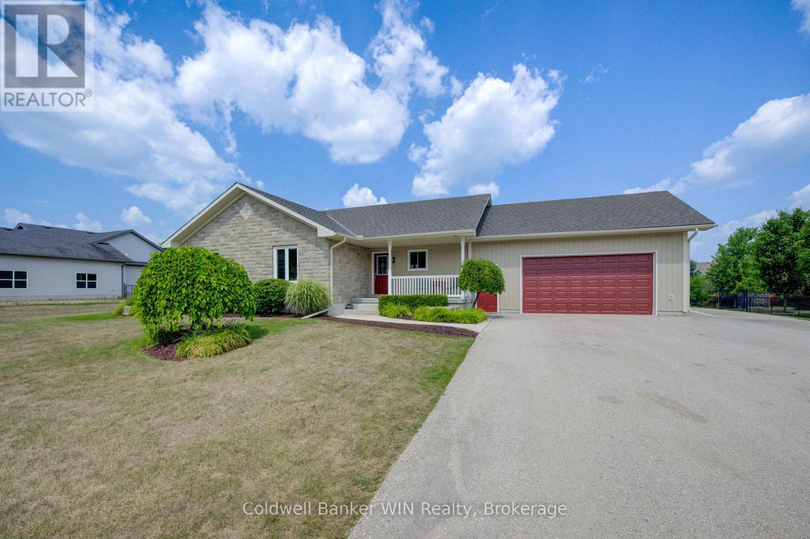 22 Regency Drive, Minto, Ontario  N0G 1M0 - Photo 2 - X12351764