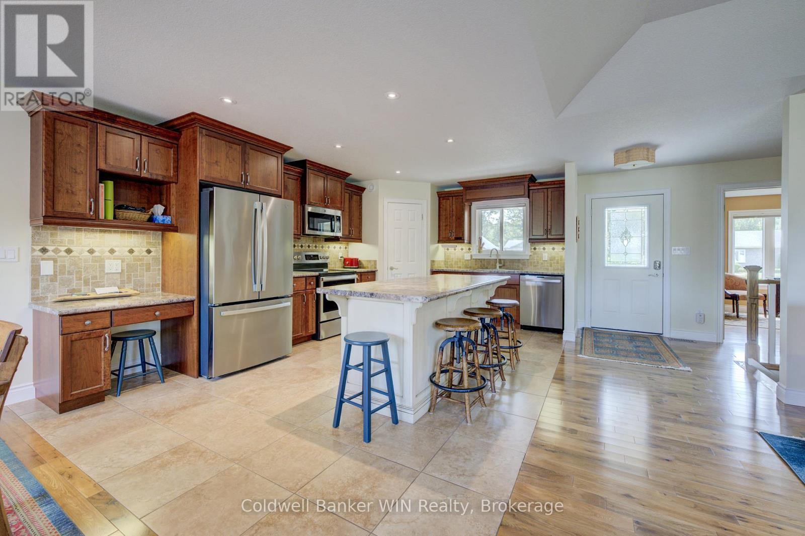 22 Regency Drive, Minto, Ontario  N0G 1M0 - Photo 6 - X12351764
