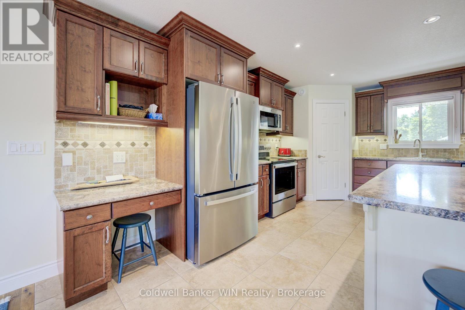 22 Regency Drive, Minto, Ontario  N0G 1M0 - Photo 7 - X12351764