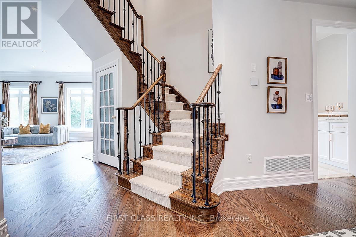 50 Hayfield Crescent, Richmond Hill, Ontario  L4E 0A3 - Photo 9 - N12351741