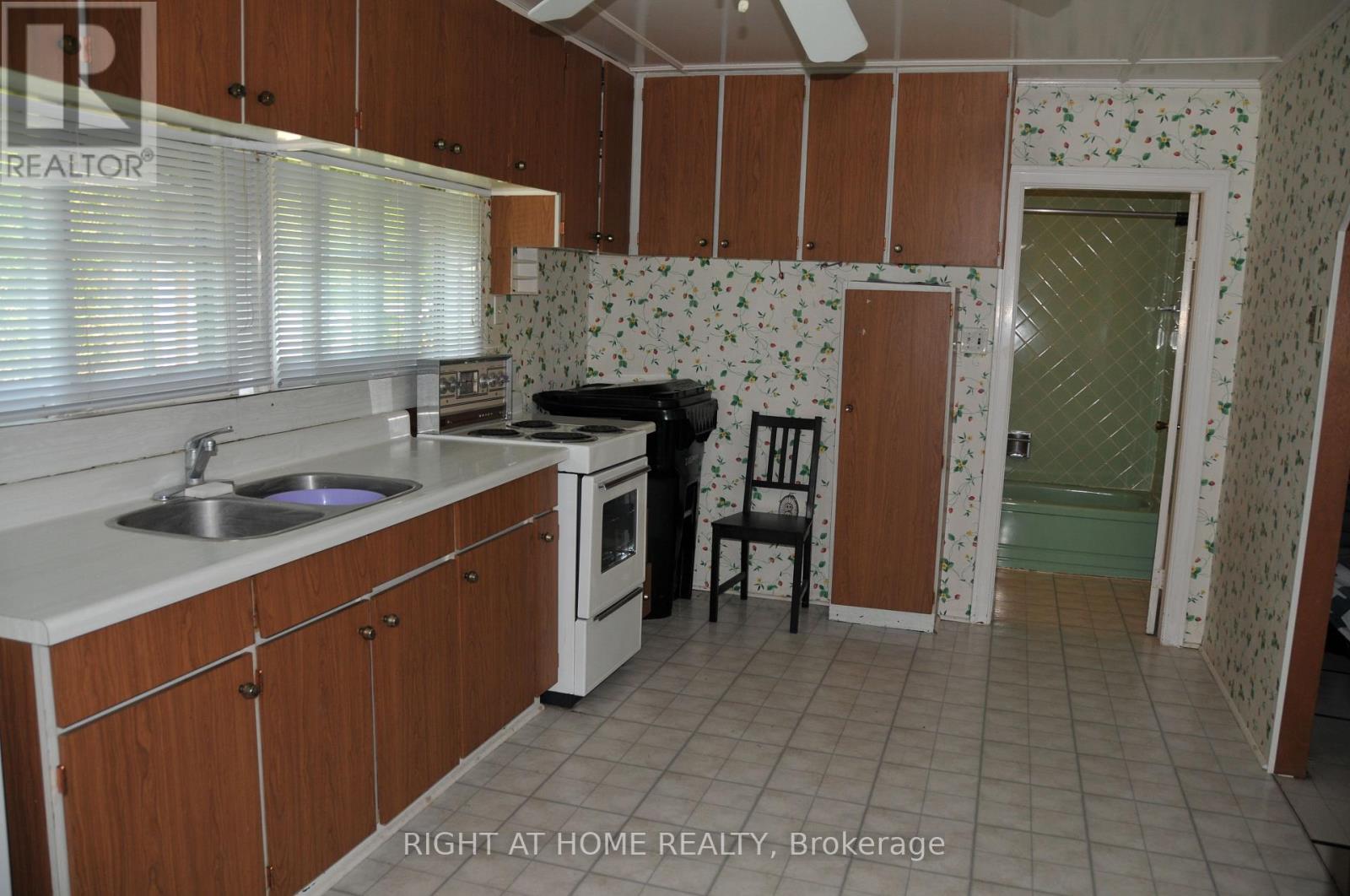 Property at 1557 HOUSTON AVENUE image 3