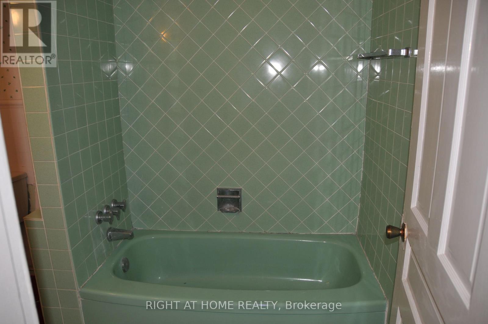 1557 Houston Avenue, Innisfil, Ontario  L9S 4M6 - Photo 6 - N12351757