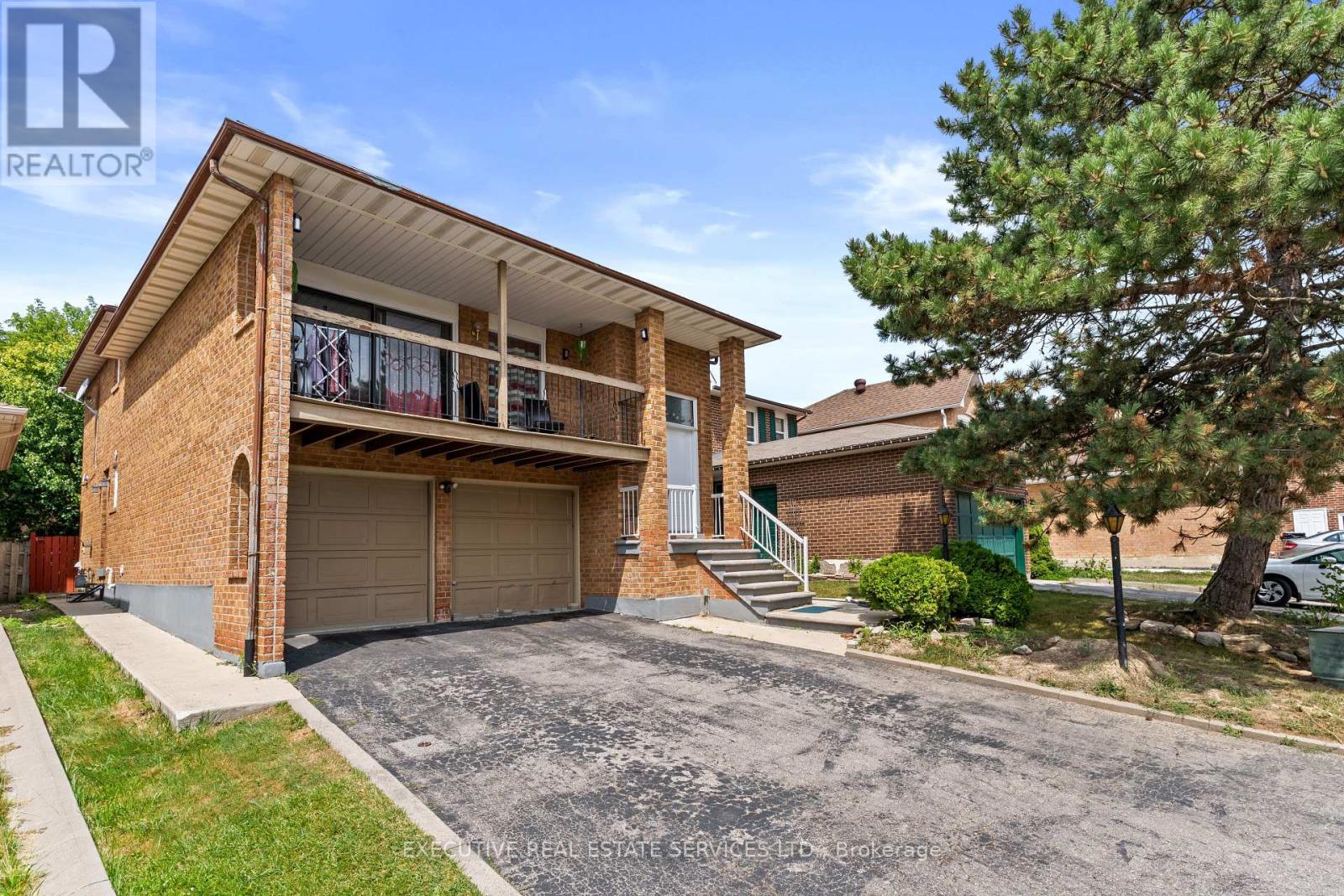14 Albemarle Court, Brampton, Ontario  L6Z 1R4 - Photo 2 - W12351739