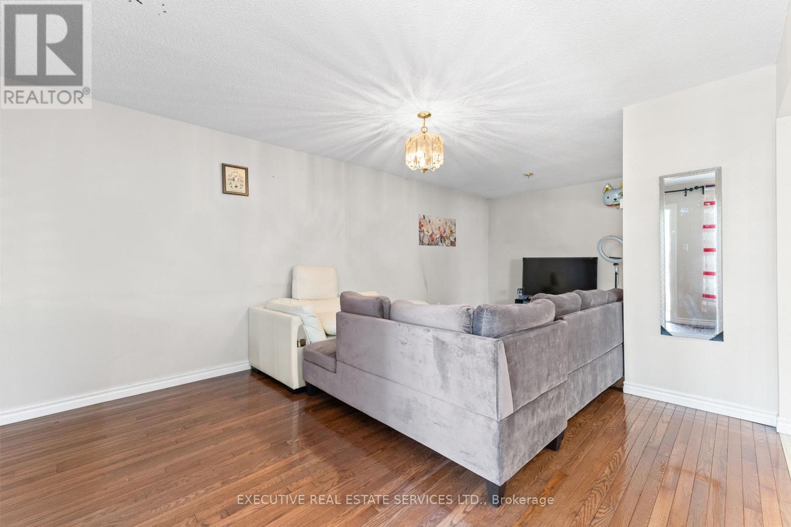 14 Albemarle Court, Brampton, Ontario  L6Z 1R4 - Photo 8 - W12351739