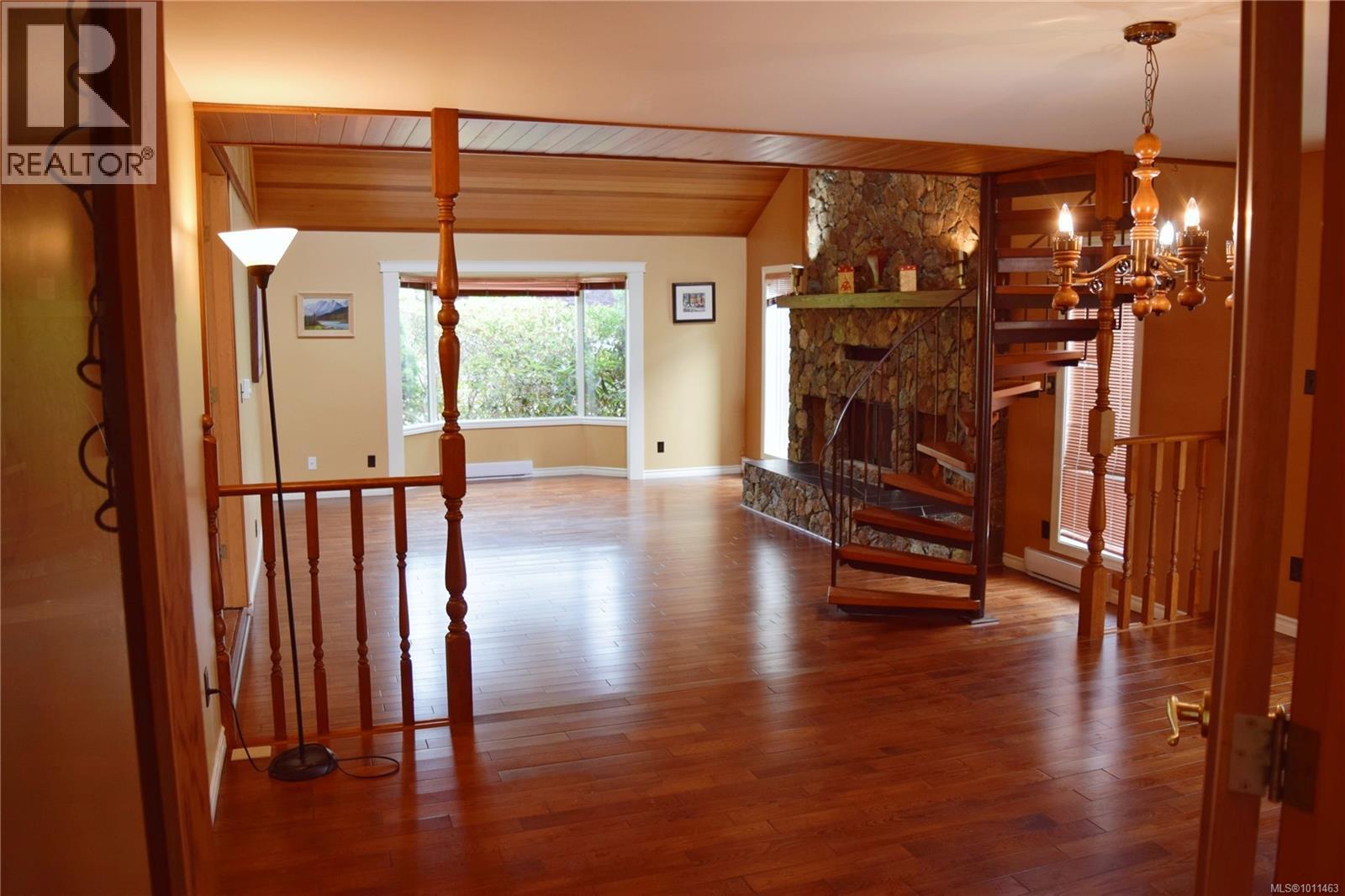 1568 Eric Rd, Saanich, British Columbia  V8N 5Y4 - Photo 11 - 1011463