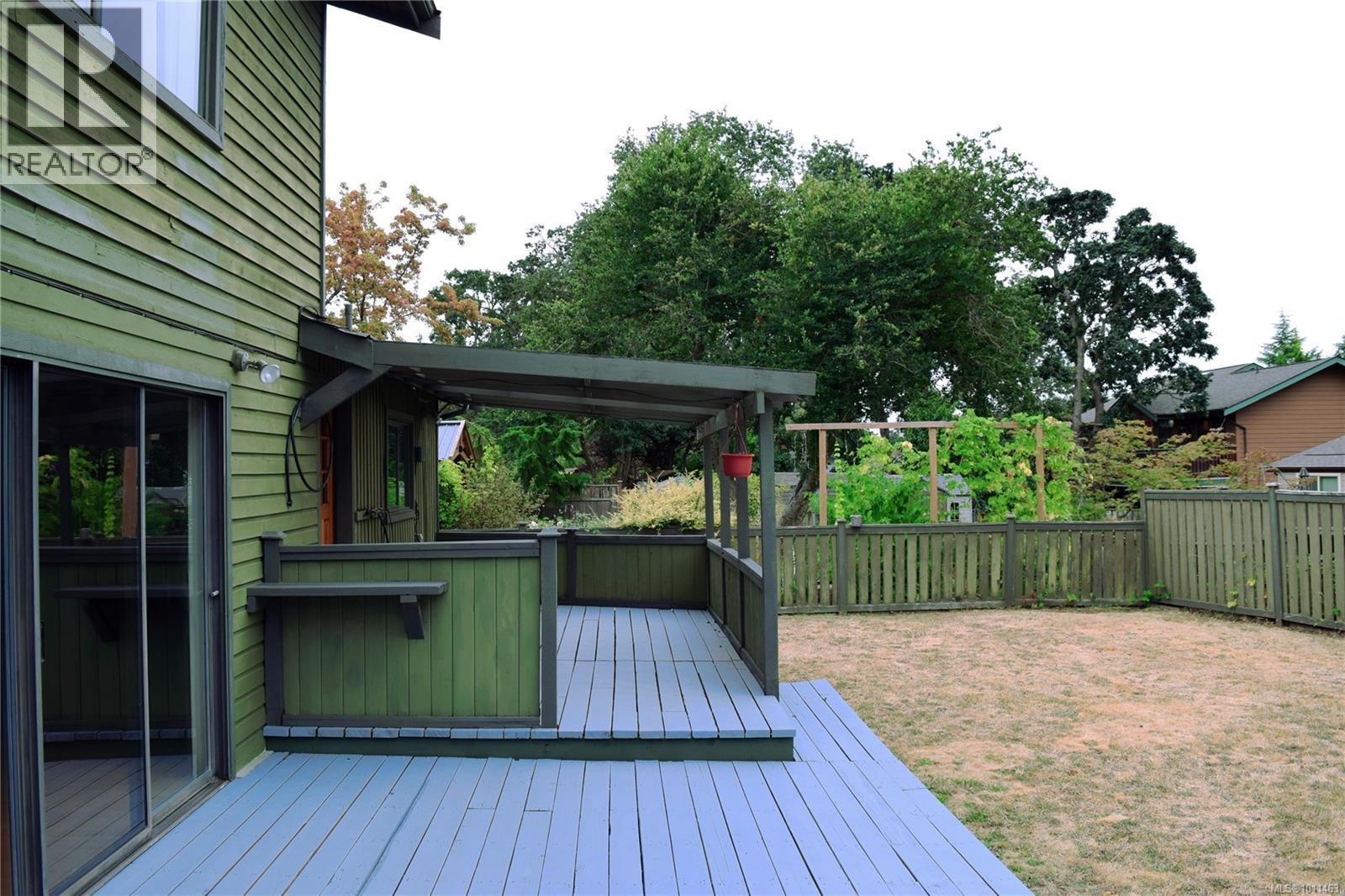 1568 Eric Rd, Saanich, British Columbia  V8N 5Y4 - Photo 37 - 1011463