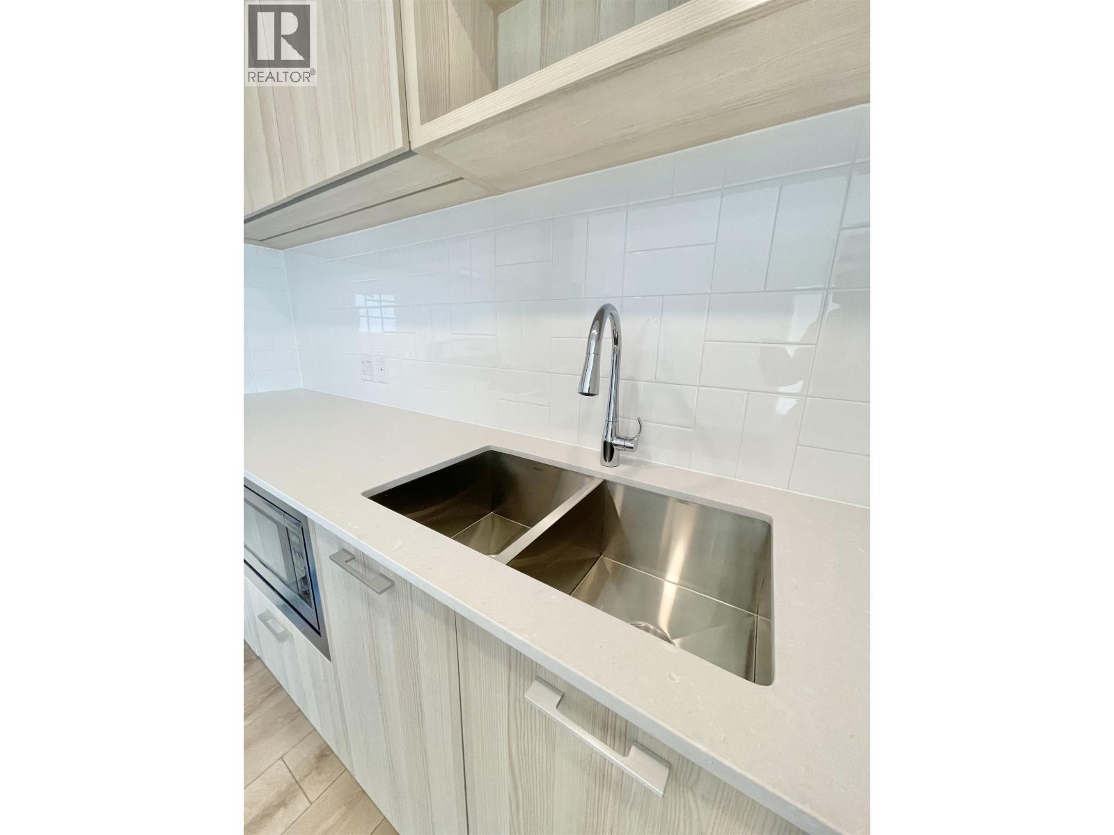 601 741 Anskar Court, Coquitlam, British Columbia  V3J 0N3 - Photo 5 - R3038190