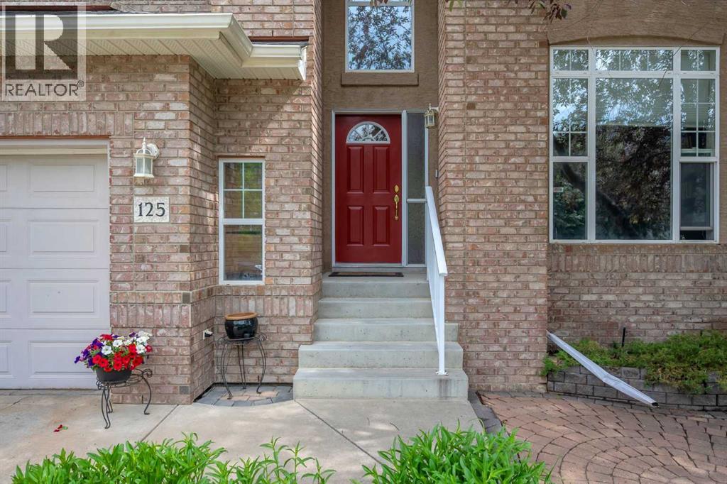 Property at 125 Strathlea Court SW image 3