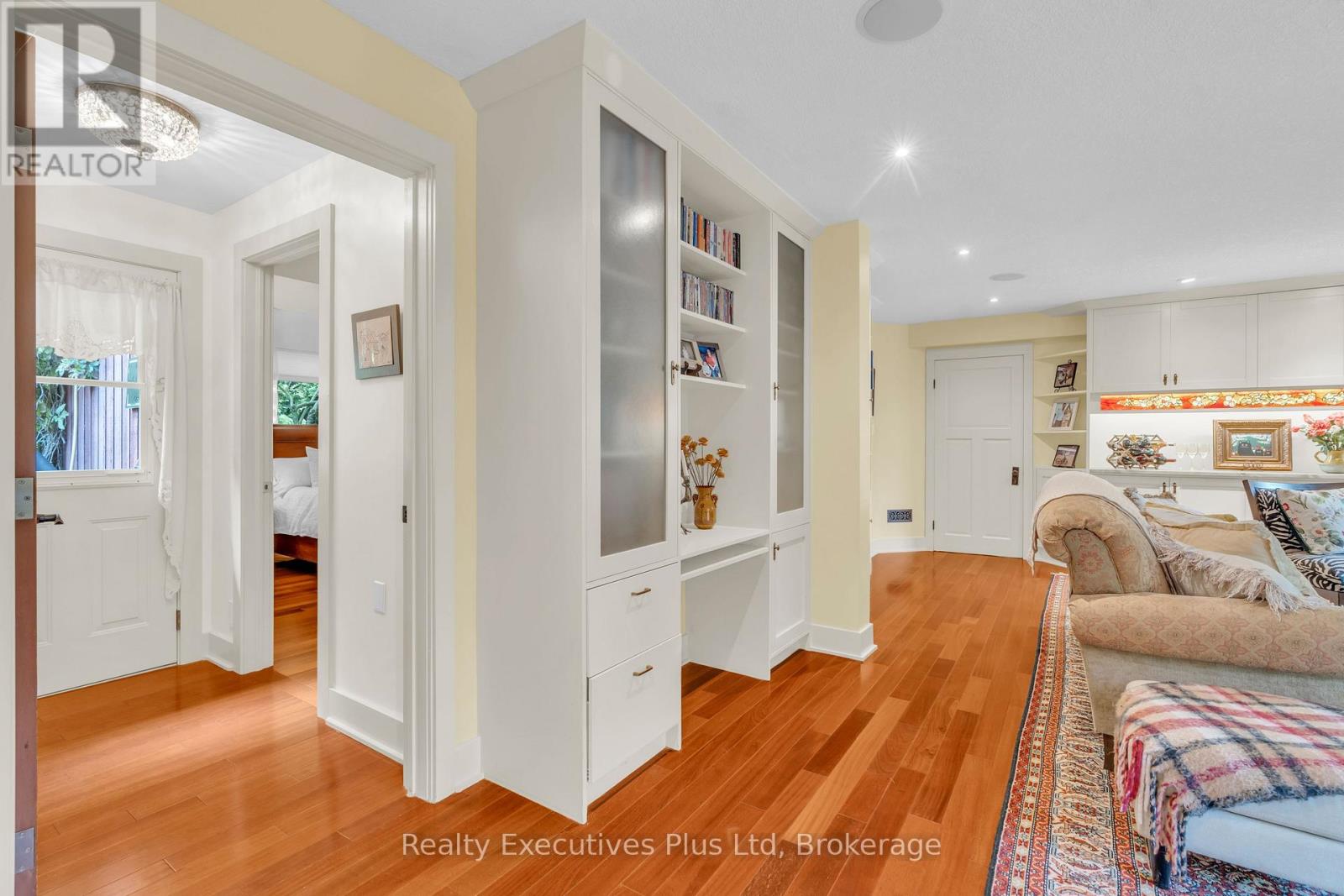 4 Glenhill Place, Guelph, Ontario N1E 4G7 - Photo 12 - X12351790