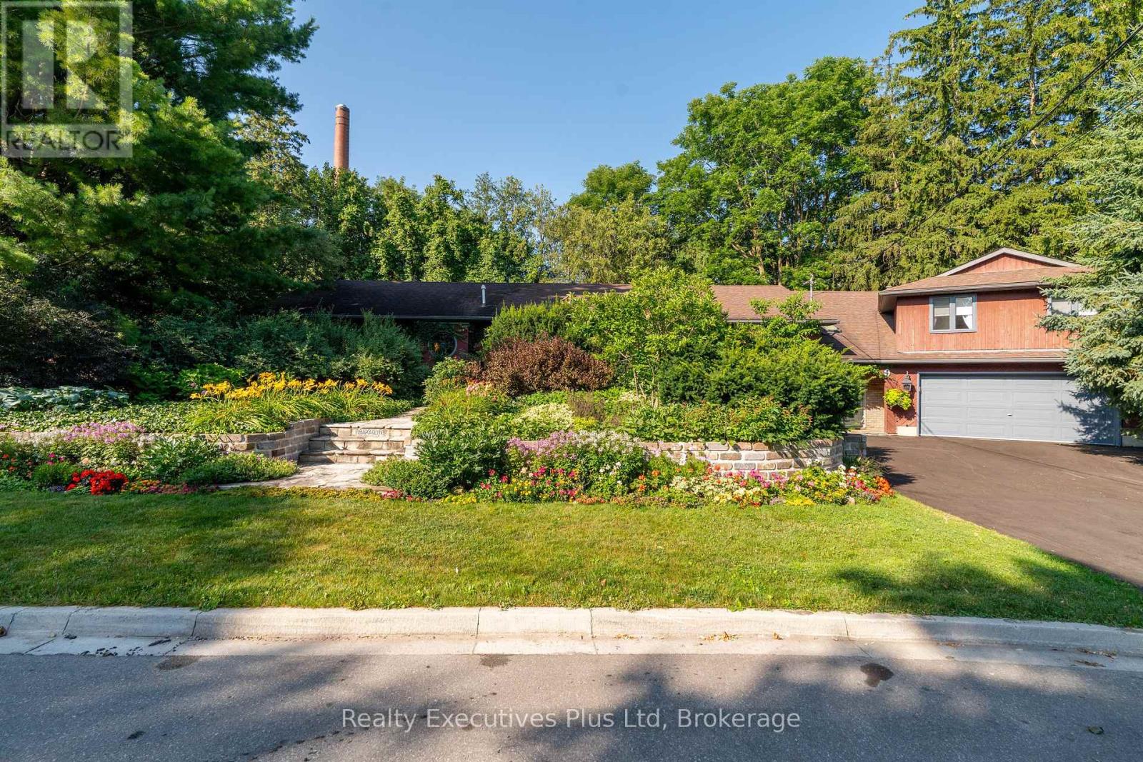 4 Glenhill Place, Guelph, Ontario N1E 4G7 - Photo 1 - X12351790