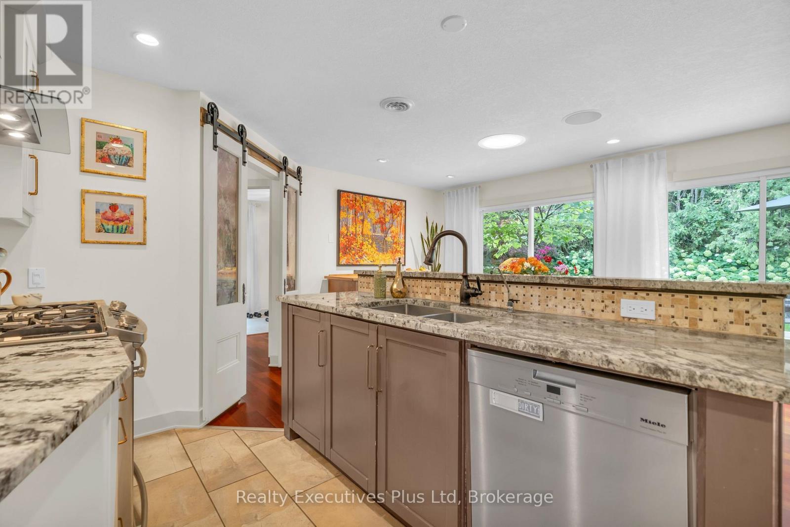 4 Glenhill Place, Guelph, Ontario N1E 4G7 - Photo 17 - X12351790