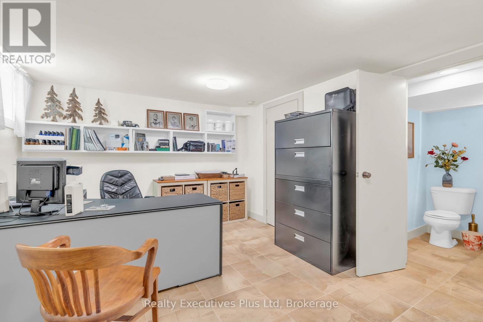 4 Glenhill Place, Guelph, Ontario N1E 4G7 - Photo 36 - X12351790