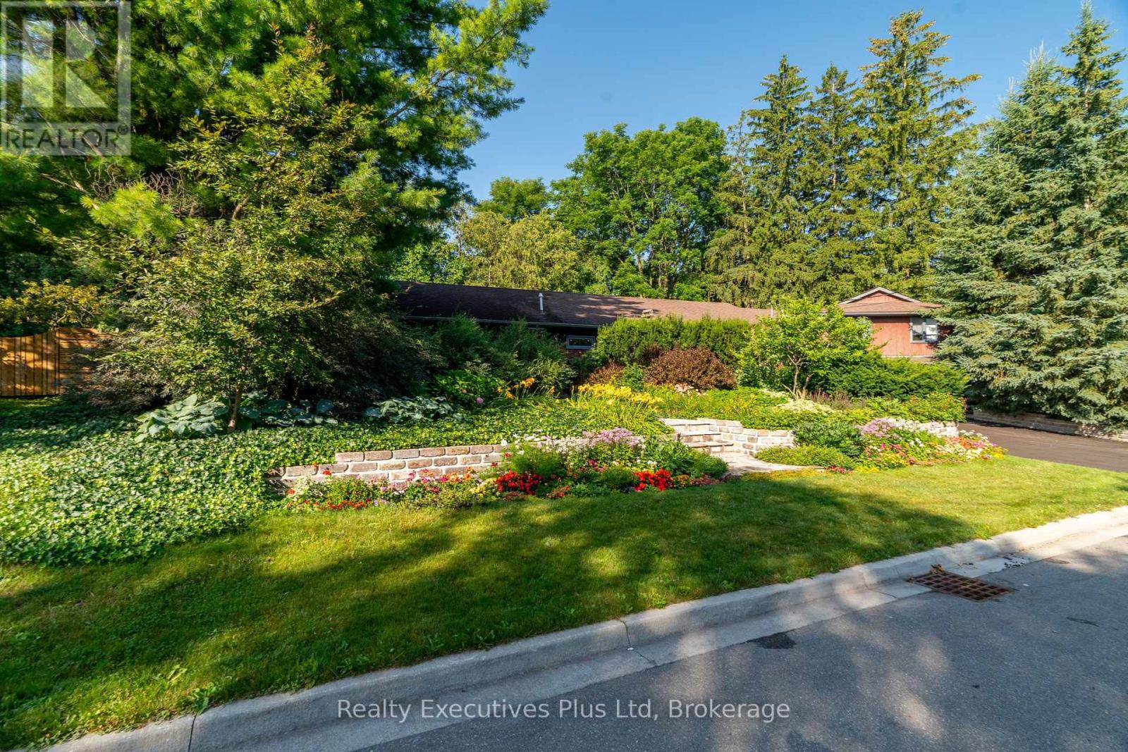 4 Glenhill Place, Guelph, Ontario N1E 4G7 - Photo 5 - X12351790