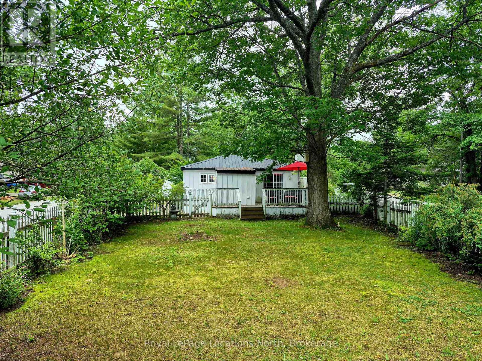 60 Parkwood Drive, Wasaga Beach, Ontario  L9Z 2T2 - Photo 2 - S12285366