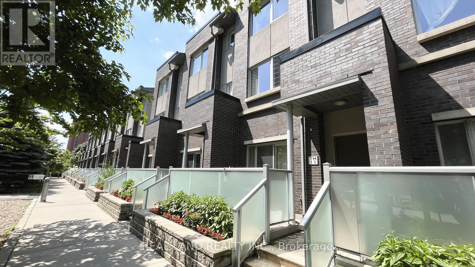 11 - 310 VILLAGE GREEN SQUARE E, Toronto, Ontario