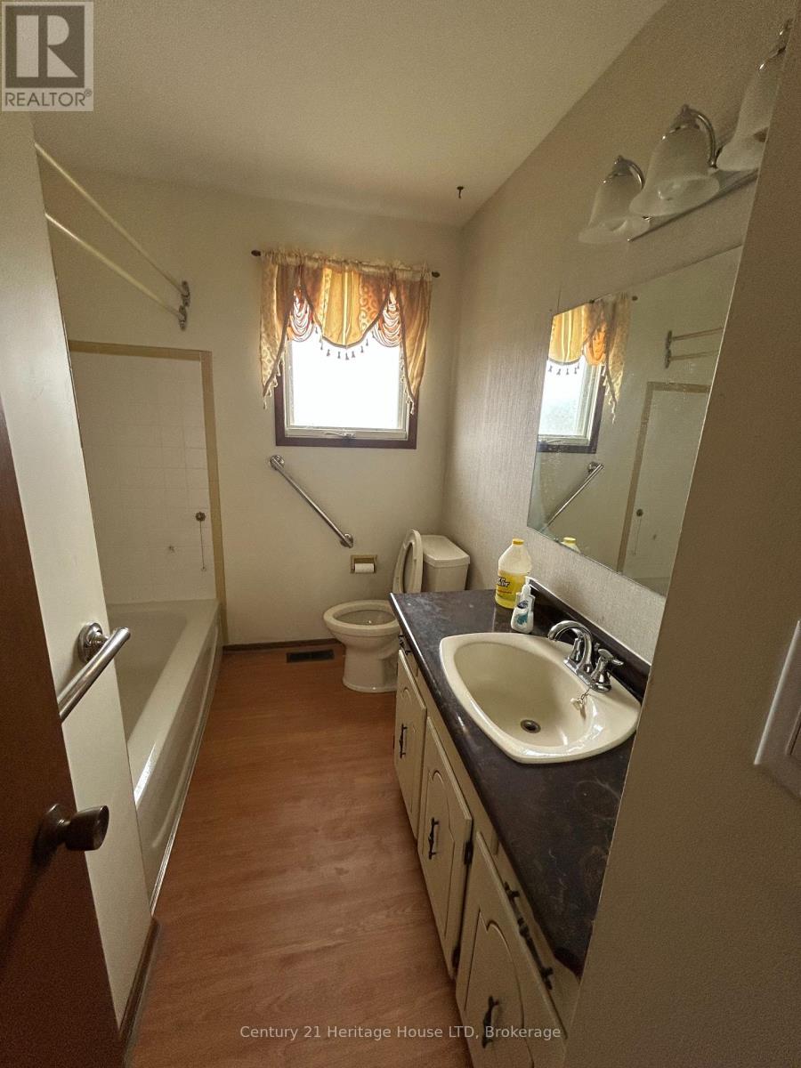 310 Albany Street, Fort Erie, Ontario  L2A 1L9 - Photo 30 - X12336391