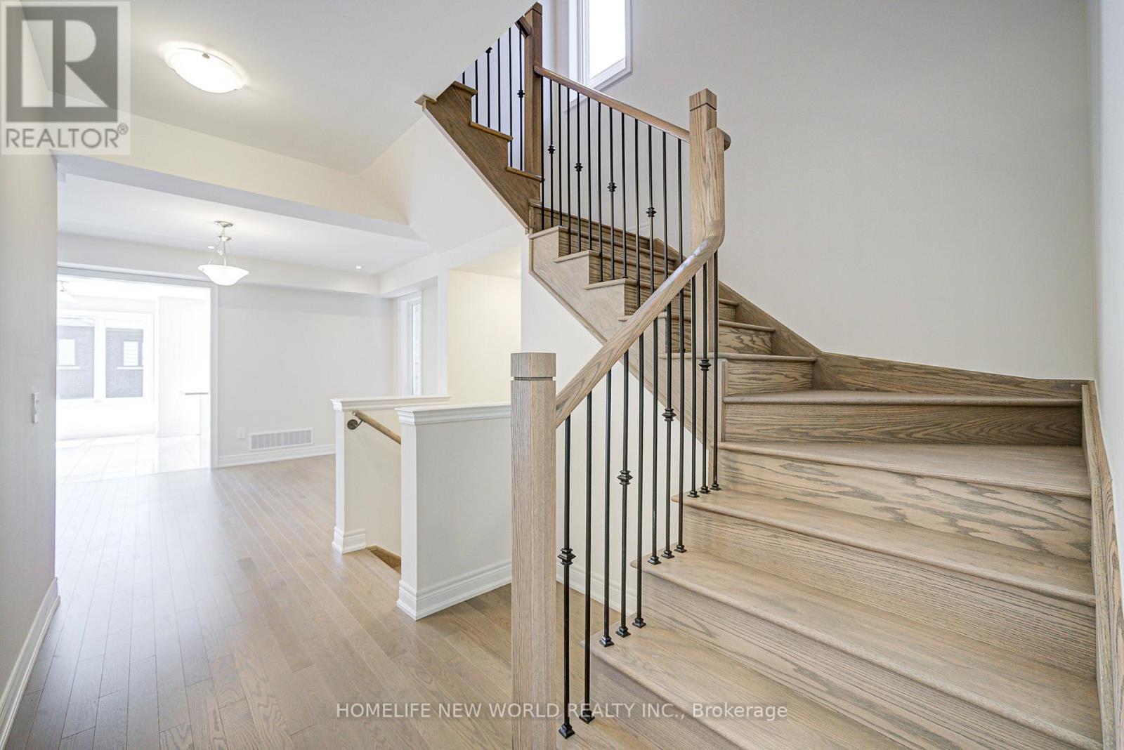 120 Kenneth Rogers Crescent, East Gwillimbury, Ontario  L9N 0S2 - Photo 6 - N12351819