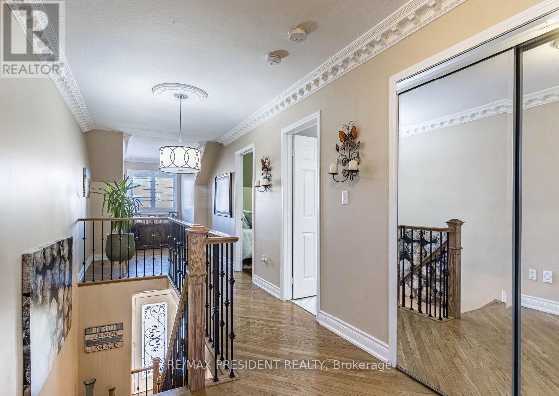 203 Brisdale Drive, Brampton, Ontario  L7A 2T2 - Photo 7 - W12351792