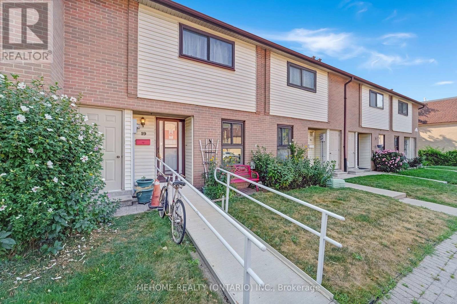 Property at 19 - 46 DEARBOURNE BOULEVARD image 2