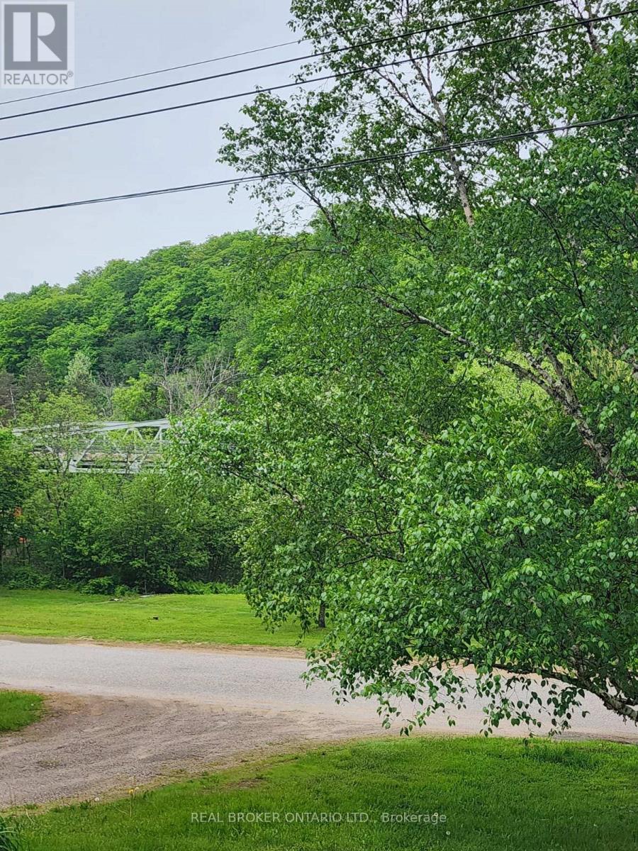 313 Syples Street, Armour, Ontario  P0A 1C0 - Photo 37 - X12351798