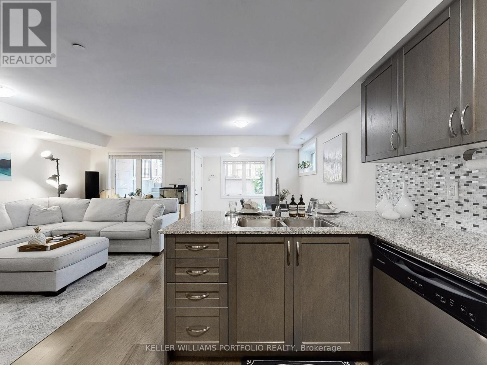 Property at 212 - 252 ROYAL YORK ROAD image 4