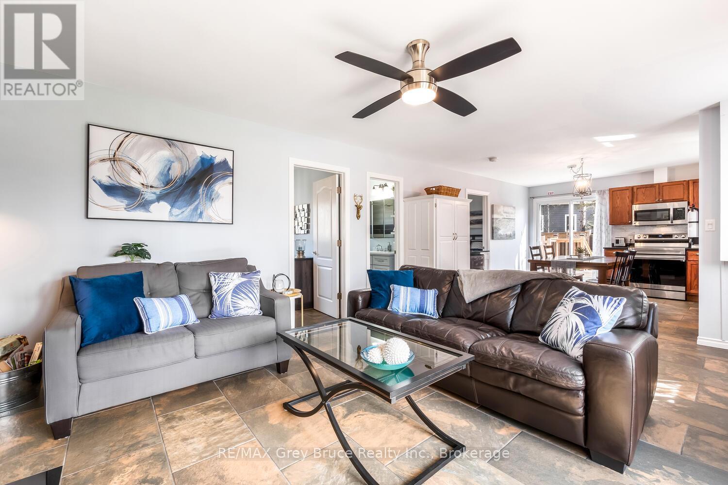 137 Maple Drive, Northern Bruce Peninsula, Ontario N0H 1Z0 - Photo 12 - X12351853