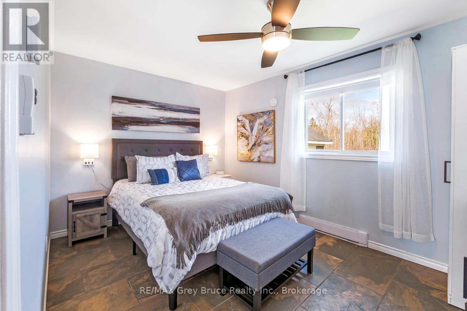 137 Maple Drive, Northern Bruce Peninsula, Ontario N0H 1Z0 - Photo 16 - X12351853